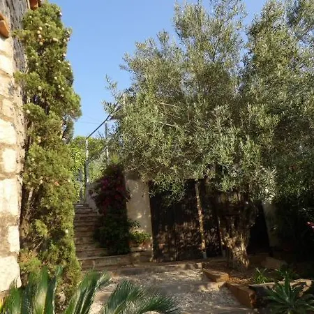 Lou Bastidoun Bed & Breakfast *